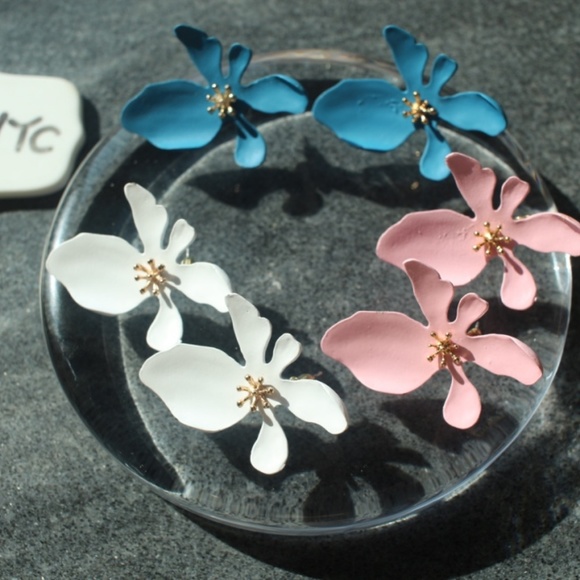 New Blue Alloy Acetate Lily flower spring earrings - Picture 10 of 10